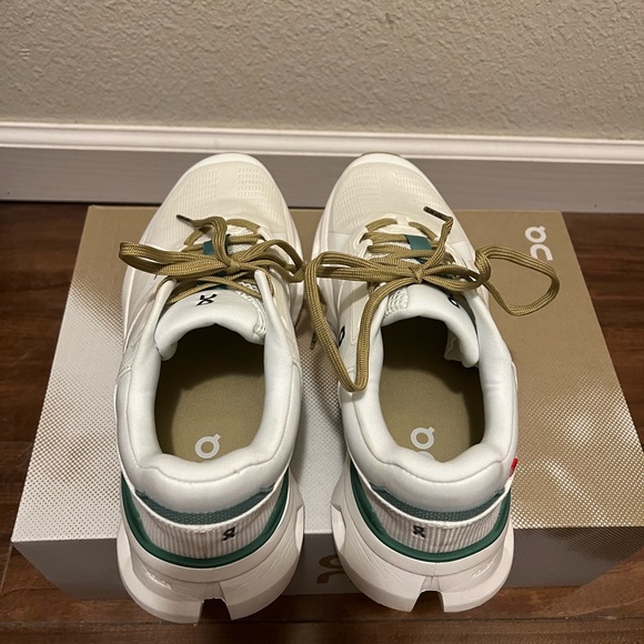 On Cloud Cloudrunner 2 - Picture 4 of 5